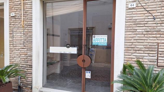 CENTRO STORICO: Nel cuore pulsante di fano, in una delle vie più prestigiose del centro storico, proponiamo in affitto un locale commerciale di grande - Foto 14