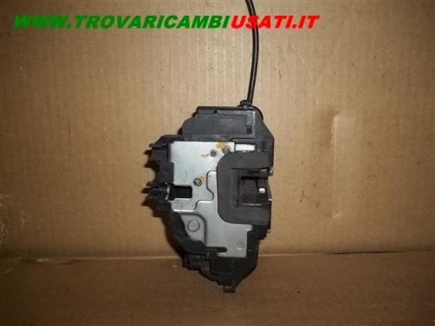 SERRATURA PORTA ANT.D. 4 PIN RENAULT CLIO (C85/B85) Carrozzeria Lamierati esterni Porte Serratura porta a RENAULT - CLIO III 3/5 P - 01-07-2005 -