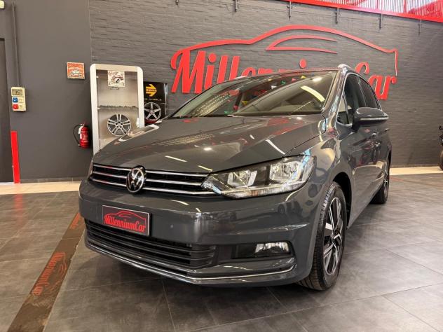 Volkswagen Touran 7 Posti 2.0 TDI SCR Executive DSG chilometri certificati Casamadre, possibilità di estensione garanzia Casamadre.