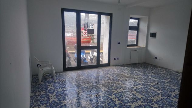 Lipari, Isole Eolie, rif.747 affittasi annualmente magazzino commerciale A/10