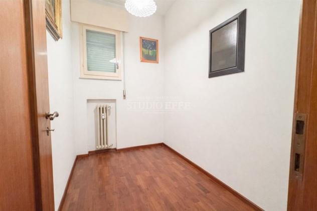 ZONA LICEO CLASSICO – Ampio appartamento di rappresentanza con garage - Foto 15