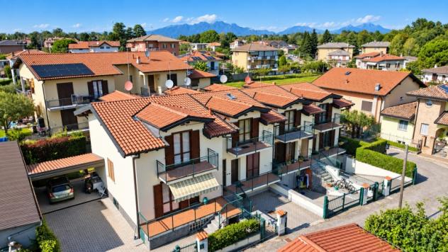 VILLETTA DI TESTA su più livelli con GIARDINO PRIVATO, TRE CAMERE DA LETTO e BOX AUTO - Foto 2