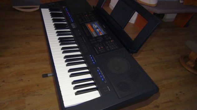 Tastiera arrangiatore Yamaha PSR-SX900 con accessori - Foto 3