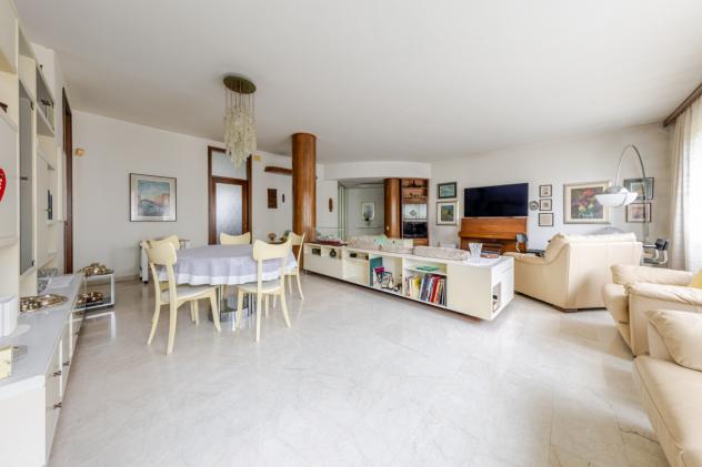 Milano ottimo appartamento via Niccolini numero due metri quadri 220 elegante condominio piano alto soggiorno terrazzo quattro camere tripli servizi d - Foto 2