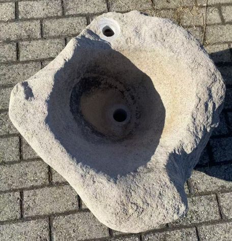 Fontana in granito ricavata da un antico mortaio - Foto 7