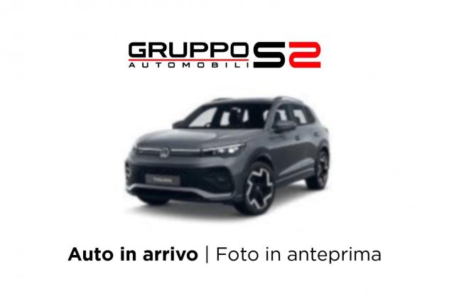 Volkswagen Tiguan Tiguan 2.0 tdi R-Line Plus 150cv DSG / Black Style Pack - Fari LED Performance - Park Assist Pro con Remote Control - Side Assist