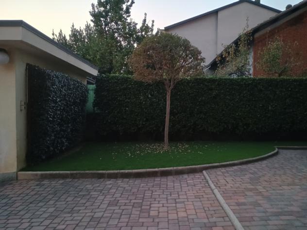 La posizione strategica dell’immobile permette ottimi collegamenti con il centro città grazie ai mezzi pubblici nelle vicinanze; - Foto 6