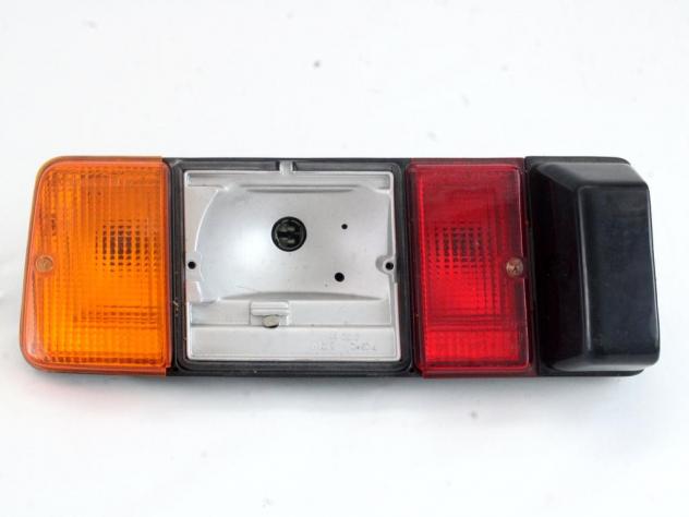 4387912 FARO FANALE POSTERIORE DESTRO FIAT 127 900 B CL (SECONDA SERIE) RICAMBIO NUOVO TRASPARENTE MANCANTE