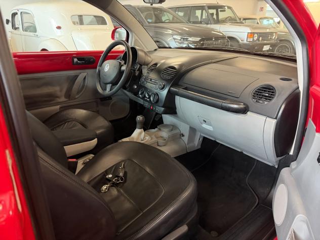 Volkswagen New Beetle 2.0 - Foto 7