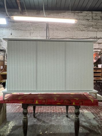 Credenza cannettata laccata bianca con spedizione