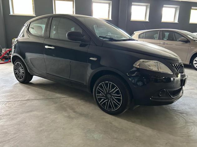 Lancia Ypsilon 1.0 FireFly 70cv Hybrid - Foto 3