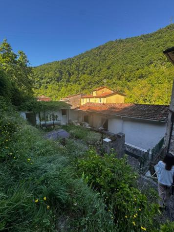 casa indipendente in vendita a Carrara in zona Torano