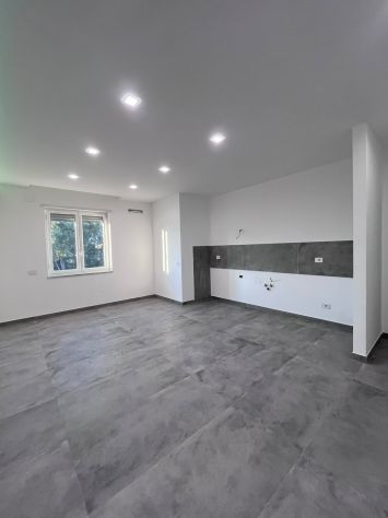 RIF. 561 €700,00 FRONTE VILLAGGIO COPPOLA APPARTAMENTO - Foto 5