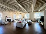 Appartamento in affitto a Lucca 180 mq  Rif: 1245493