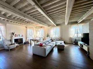 Appartamento in affitto a Lucca 180 mq  Rif: 1245493