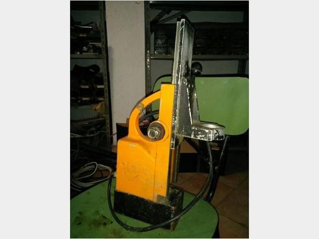 SUPPORTO PER TRAPANO MAGNETICO Usato