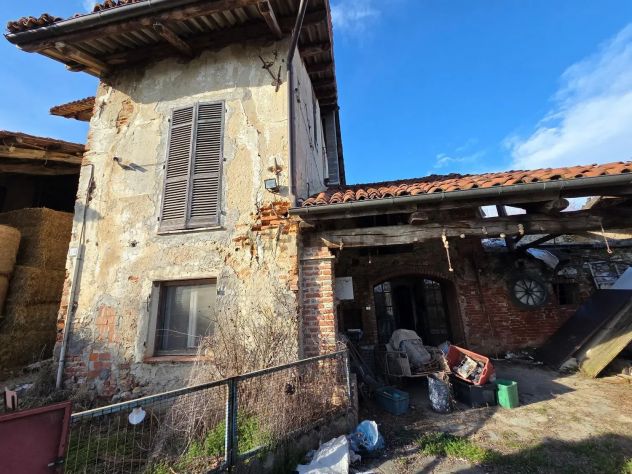 Porzione di RUSTICO libero su 3 lati con GIARDINO privato grande recintato - Foto 2
