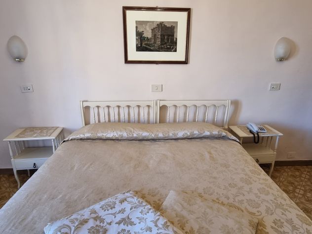 mobili per camera da letto di produzione artigianale: testiere e comodini