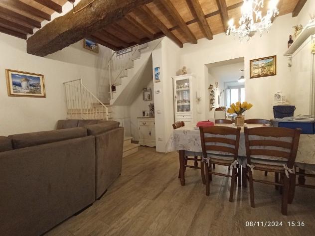 In centro storico , appartamento con ingresso indipendente e giardino privato .
Recente ristrutturazione completa . - Foto 16