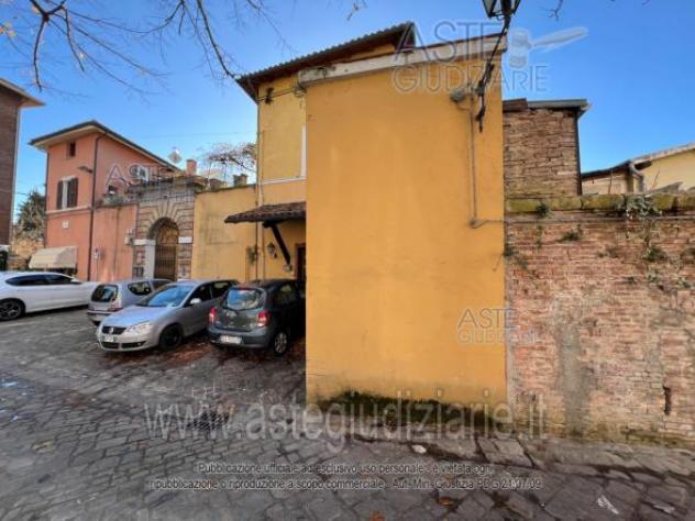 IMMOBILI-IMMOBILE COMMERCIALE-Piazza dei Partigiani
