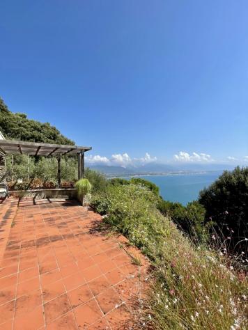 Pentalocale in vendita a Ameglia