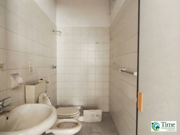 Deposito 190 mq con piccolo ufficio in vendita a Gravina di Catania - Foto 6