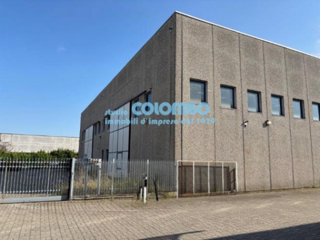 Immobile di 2400 m² con 3 locali in vendita a Legnano