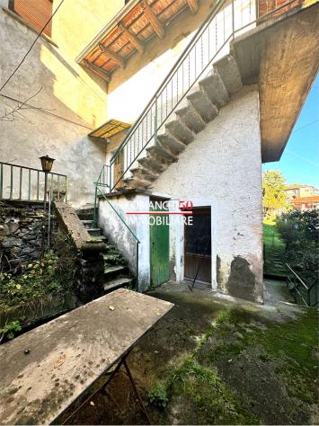 V000690 - UNGIASCA, CASA DA RISTRUTTURARE CON GIARDINO - Foto 10