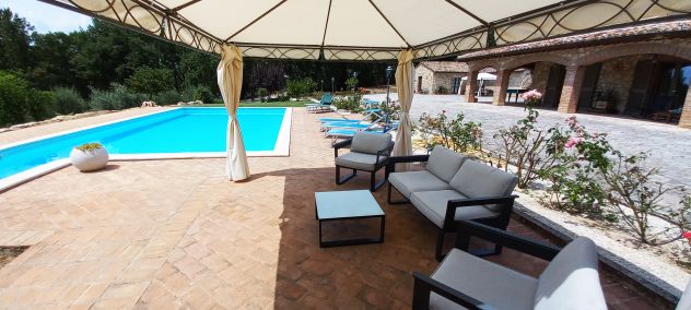 Affitti stagionali in casale con piscina