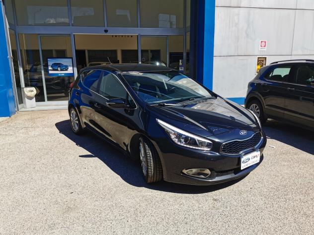 Kia Ceed 1.6 CRDi 110cv 5 porte Cool - Foto 2