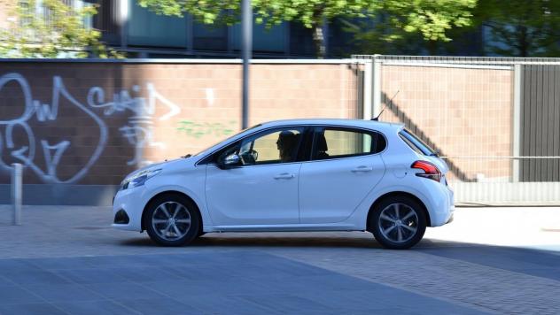Peugeot 208 BlueHDi 75 5 porte Allure - Foto 7