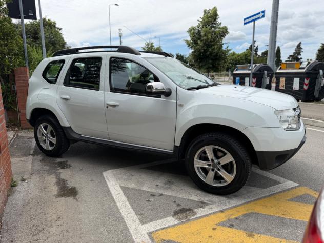 Dacia Duster 1.6 110CV 4x2 Laurte NEOPATENTATI - Foto 2