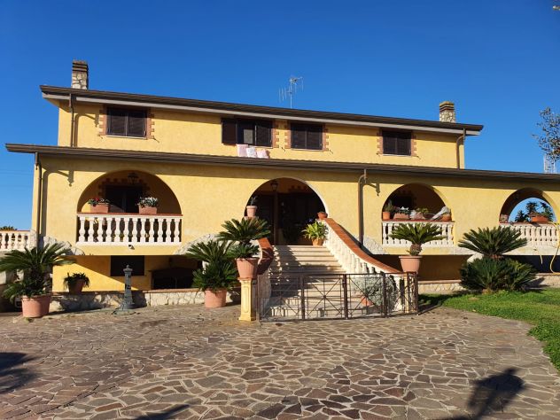 aprilia villa unifamiliare divisibile