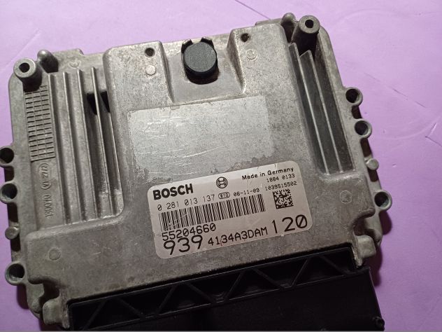 0281013137 BOSCH 55204660 CENTRALINA MOTORE ECU ALFA ROMEO 159 939 1.9 JTDM 88KW - Foto 2
