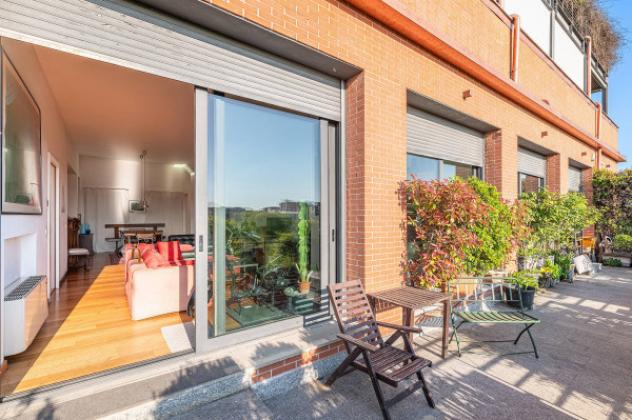 Appartamento di 175 m² con più di 5 locali e box auto in vendita a Milano