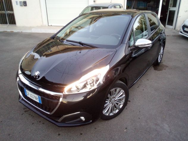 PEUGEOT 208 1.5HDI 100cv SIGNATURE Euro 6d