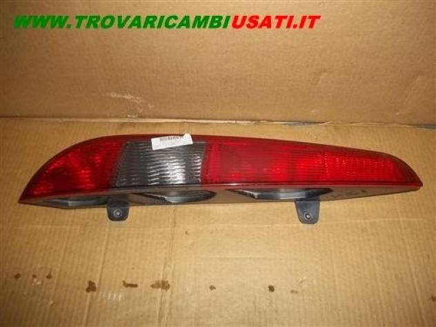 FANALE POST.S. FRECCIA FUME FORD FOCUS (CAP) 3p / 5p / Style Wagon  Parti elettriche  Fanaleria  Fanali  Fanale post. sx. FORD - FOCUS - 01-12-2004 -