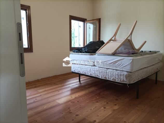 CASA INDIPENDENTE di 10 vani e di 620 mq (SANTA LUCIA DI PIAVE) rif. RAZ08 - Foto 8