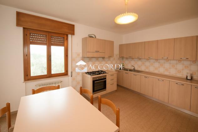 CASA INDIPENDENTE di 4 vani e di 288 mq (MONFUMO) rif. ZI29_1
