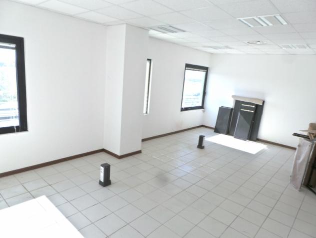 Spazioso ufficio cablato con parcheggio - Foto 3