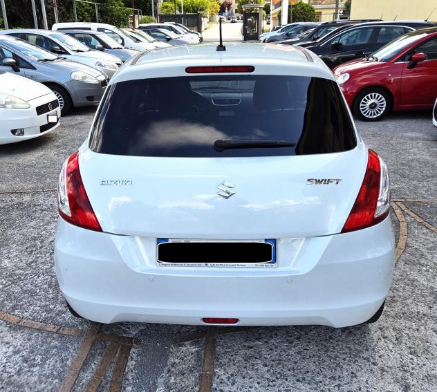 Suzuki Swift 1.3 DDiS FULL NAVI SENSORI TETTO GARANZIA - Foto 2