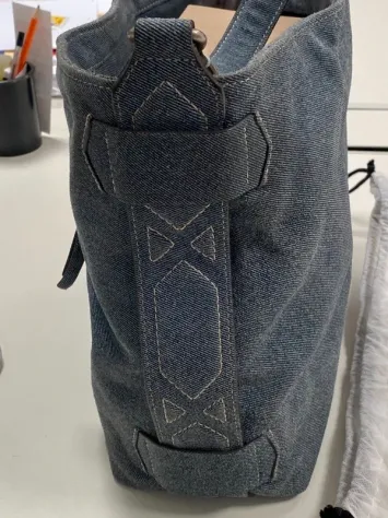Borsa in jeans dal design senza tempo Aimee Kestenberg usata - Foto 4