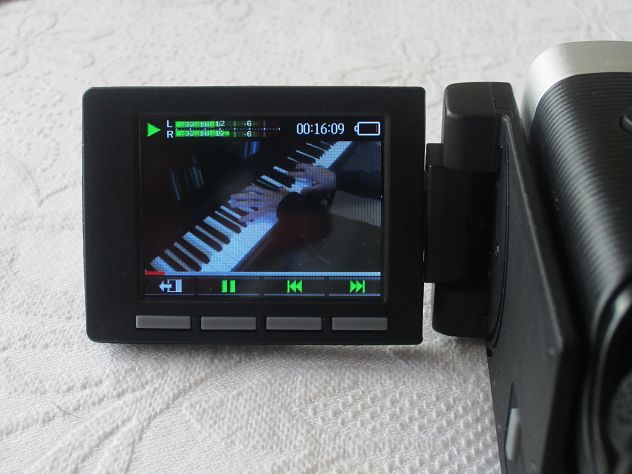 ZOOM Q4 HANDY RECORDER Videocamera con accessori + SD Card - Foto 9