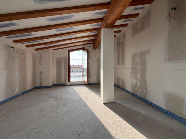 Biassono - Attico di pregio al 4° piano con terrazzo panoramico di 70 m² - Foto 3