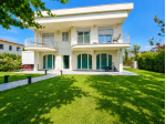 Villa in vendita a Forte dei Marmi 250 mq  Rif: 1431631