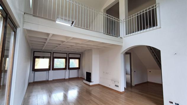LESMO COUNTRY: 5 locali con tripli servizi e terrazzo. Cantina e Poss. box doppio. - Foto 13