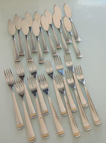 INOXRIV SERVIZIO POSATE CON STRISCIA ORO 97 PEZZI ACCIAIO INOX ITALY - Foto 2