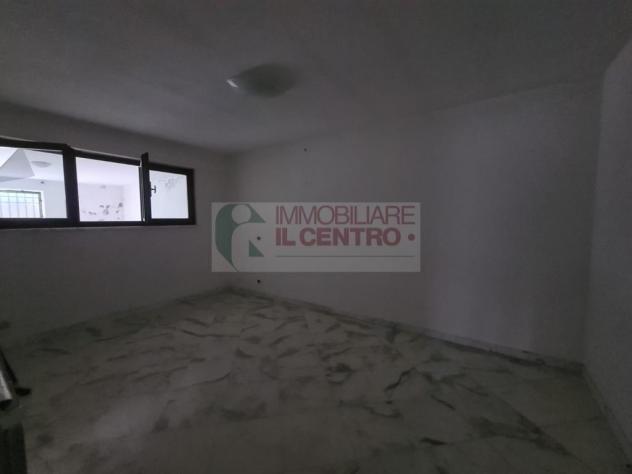 Semindipendente di ampia metratura con giardino privato e garage - Foto 13