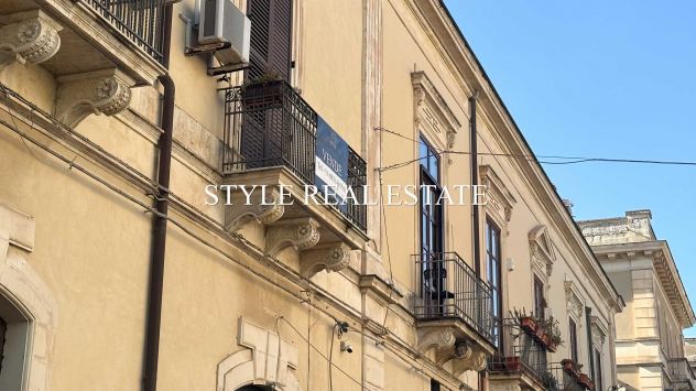 ZONA UMBERTINA IN PALAZZO STILE LIBERTY APPARTAMENTO E DEPANDANCE