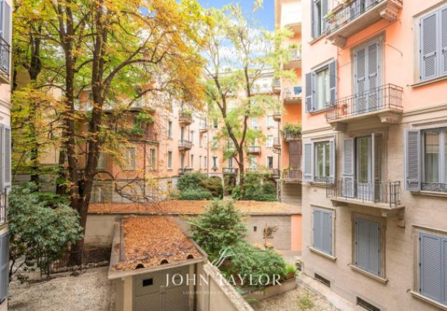 Appartamento di 200 m² con 5 locali in affitto a Milano